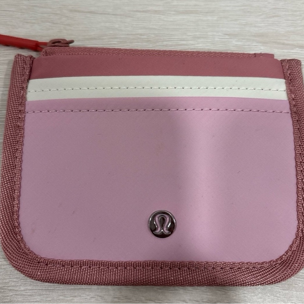 Lululemon card holder